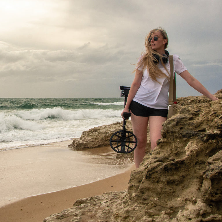 Minelab Manticore Multi-Frequency High Power Waterproof Metal Detector